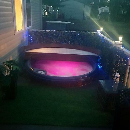 3 bedroom caravan with hot tub Tattershall lakes Buitenkant foto