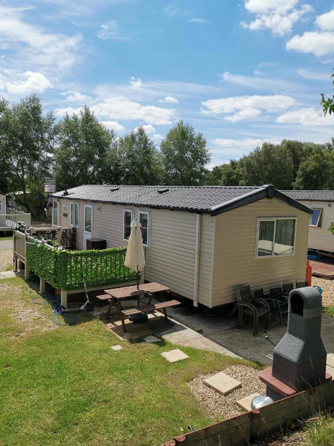 3 bedroom caravan with hot tub Tattershall lakes Buitenkant foto