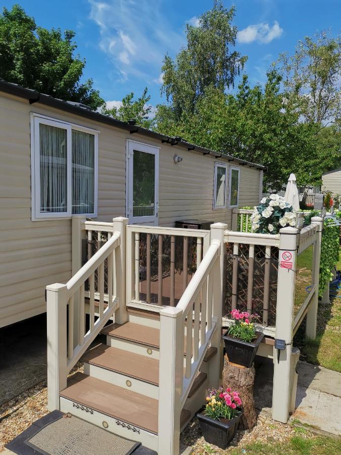3 bedroom caravan with hot tub Tattershall lakes Buitenkant foto