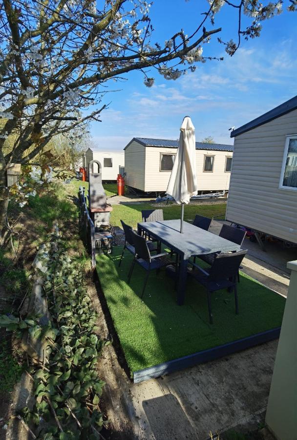 3 bedroom caravan with hot tub Tattershall lakes Buitenkant foto