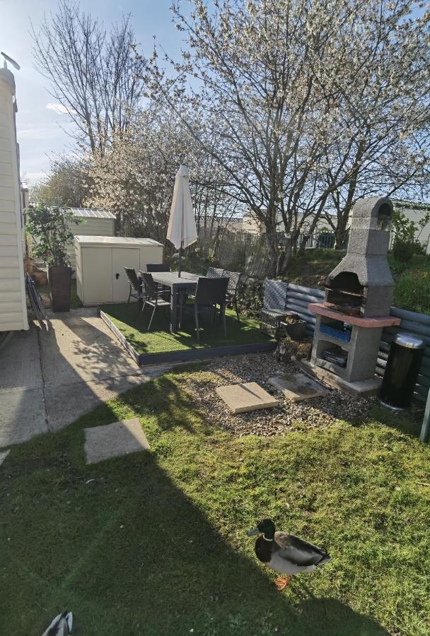 3 bedroom caravan with hot tub Tattershall lakes Buitenkant foto