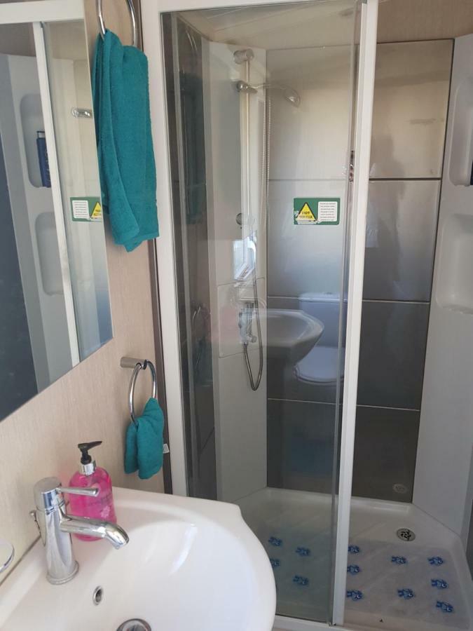 3 bedroom caravan with hot tub Tattershall lakes Buitenkant foto