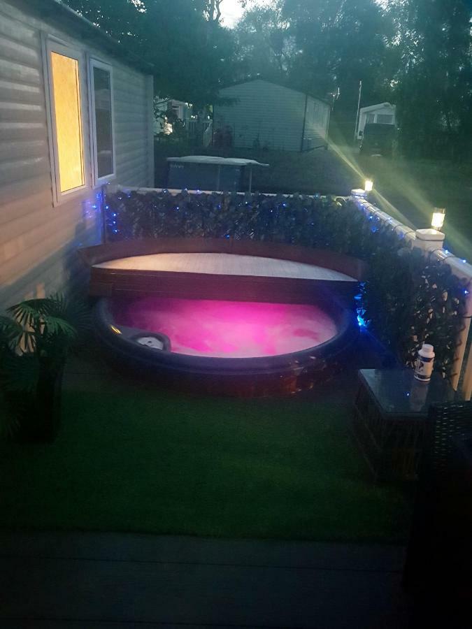 3 bedroom caravan with hot tub Tattershall lakes Buitenkant foto