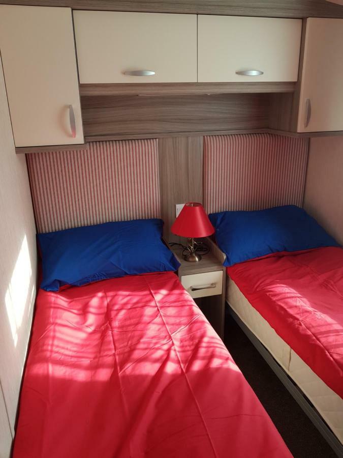 3 bedroom caravan with hot tub Tattershall lakes Buitenkant foto